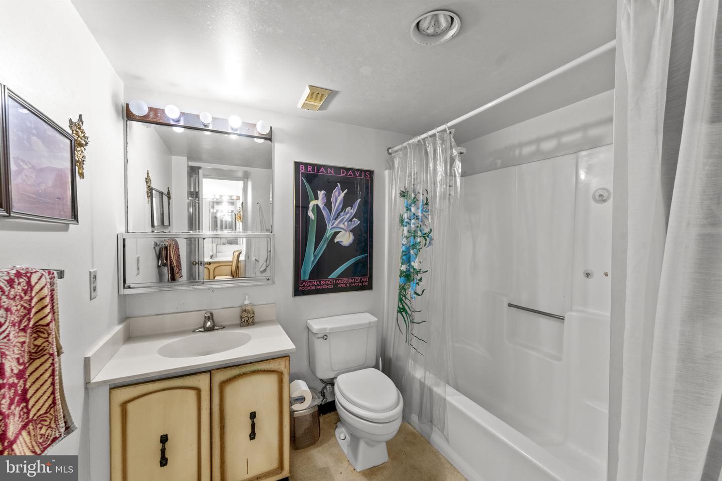 3800 POWELL LN #1002, FALLS CHURCH, Virginia 22041, 2 Bedrooms Bedrooms, ,2 BathroomsBathrooms,Residential,For sale,3800 POWELL LN #1002,VAFX2255092 MLS # VAFX2255092