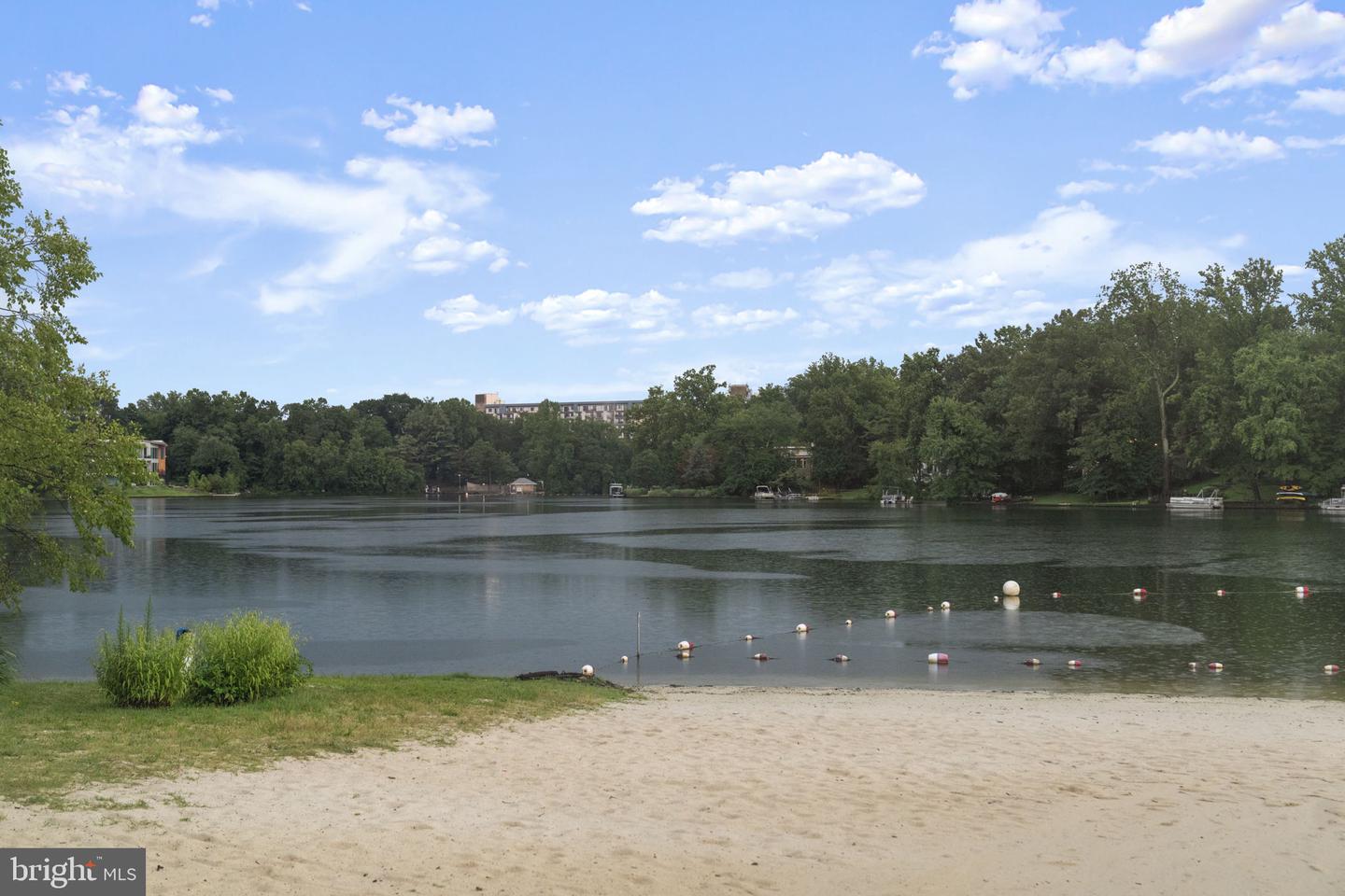 3800 POWELL LN #1002, FALLS CHURCH, Virginia 22041, 2 Bedrooms Bedrooms, ,2 BathroomsBathrooms,Residential,For sale,3800 POWELL LN #1002,VAFX2255092 MLS # VAFX2255092