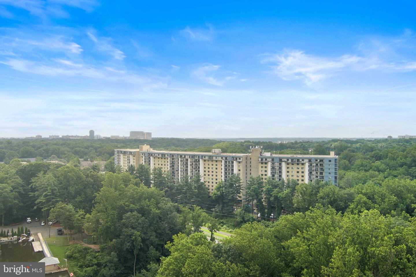 3800 POWELL LN #1002, FALLS CHURCH, Virginia 22041, 2 Bedrooms Bedrooms, ,2 BathroomsBathrooms,Residential,For sale,3800 POWELL LN #1002,VAFX2255092 MLS # VAFX2255092