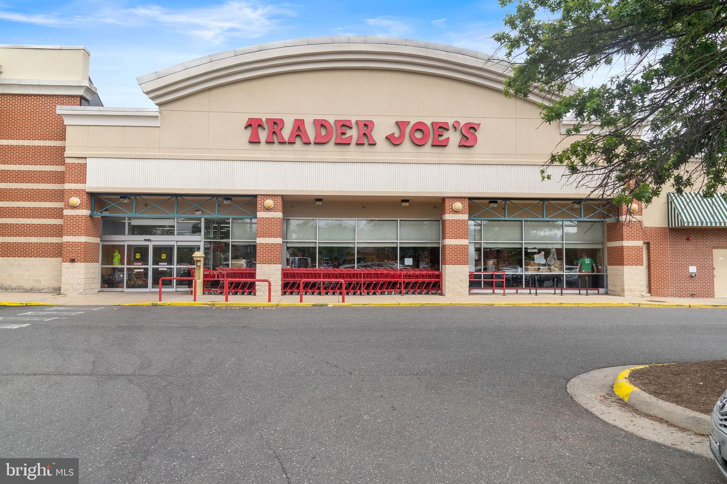 3800 POWELL LN #1002, FALLS CHURCH, Virginia 22041, 2 Bedrooms Bedrooms, ,2 BathroomsBathrooms,Residential,For sale,3800 POWELL LN #1002,VAFX2255092 MLS # VAFX2255092
