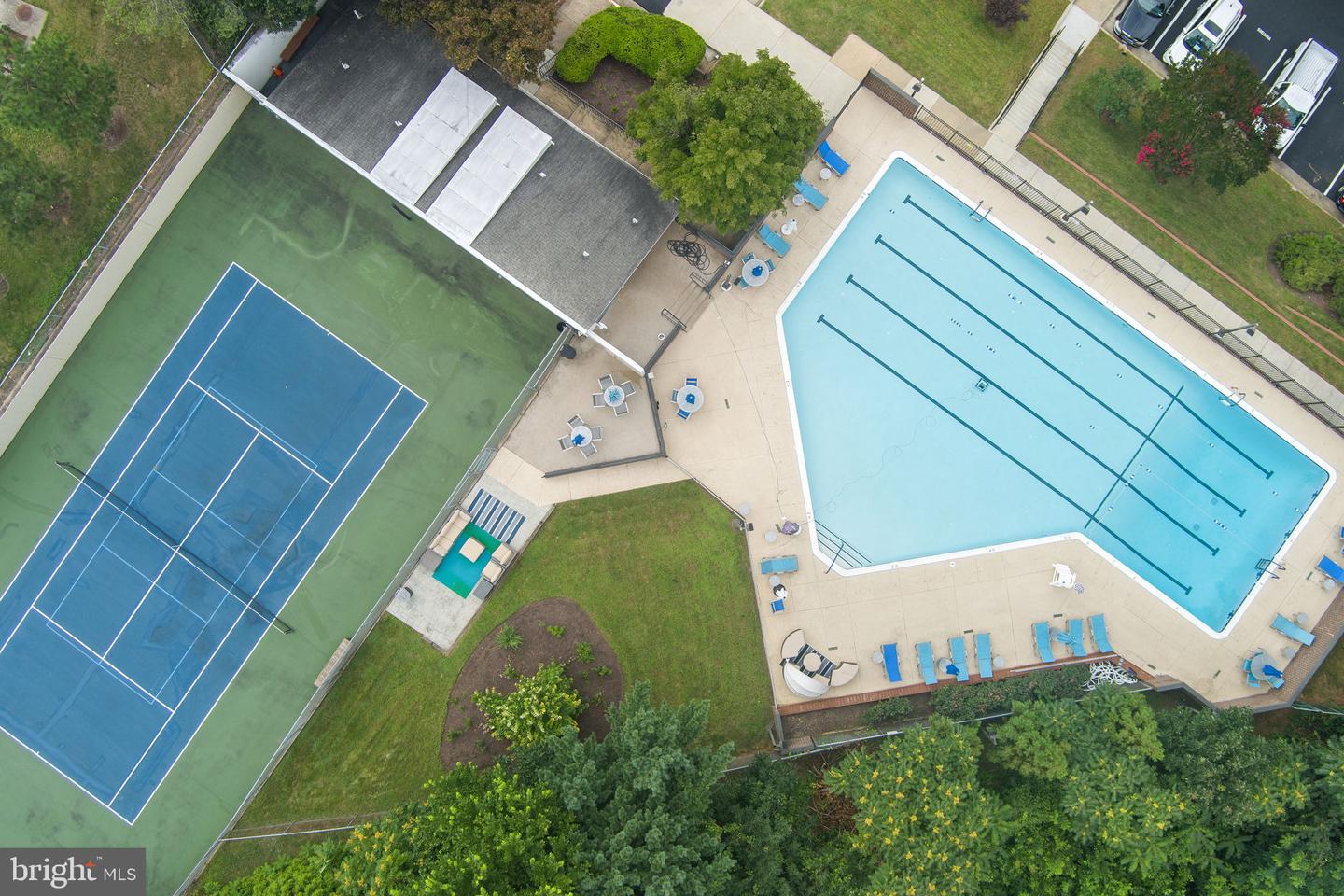 3800 POWELL LN #1002, FALLS CHURCH, Virginia 22041, 2 Bedrooms Bedrooms, ,2 BathroomsBathrooms,Residential,For sale,3800 POWELL LN #1002,VAFX2255092 MLS # VAFX2255092
