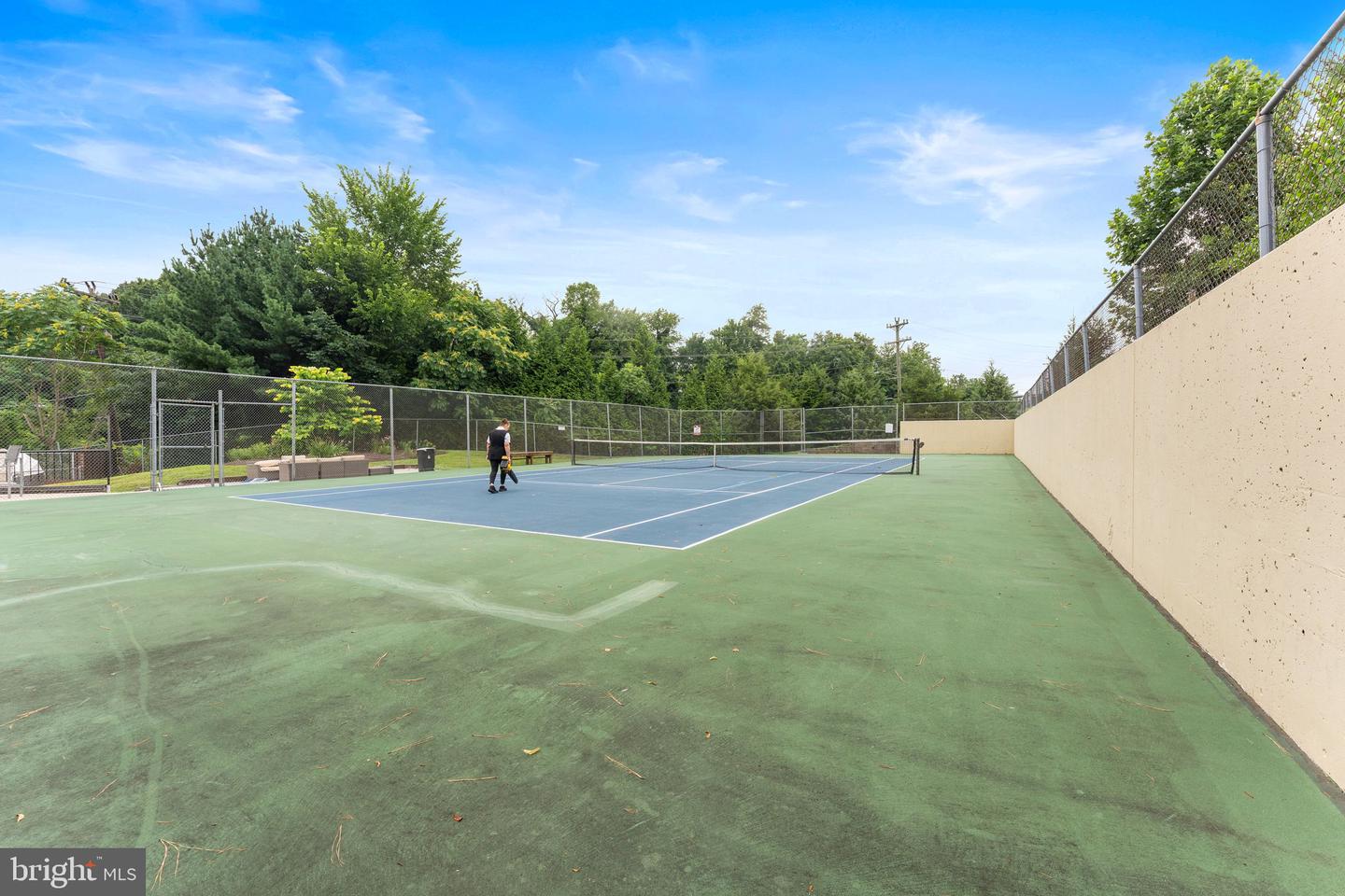 3800 POWELL LN #1002, FALLS CHURCH, Virginia 22041, 2 Bedrooms Bedrooms, ,2 BathroomsBathrooms,Residential,For sale,3800 POWELL LN #1002,VAFX2255092 MLS # VAFX2255092