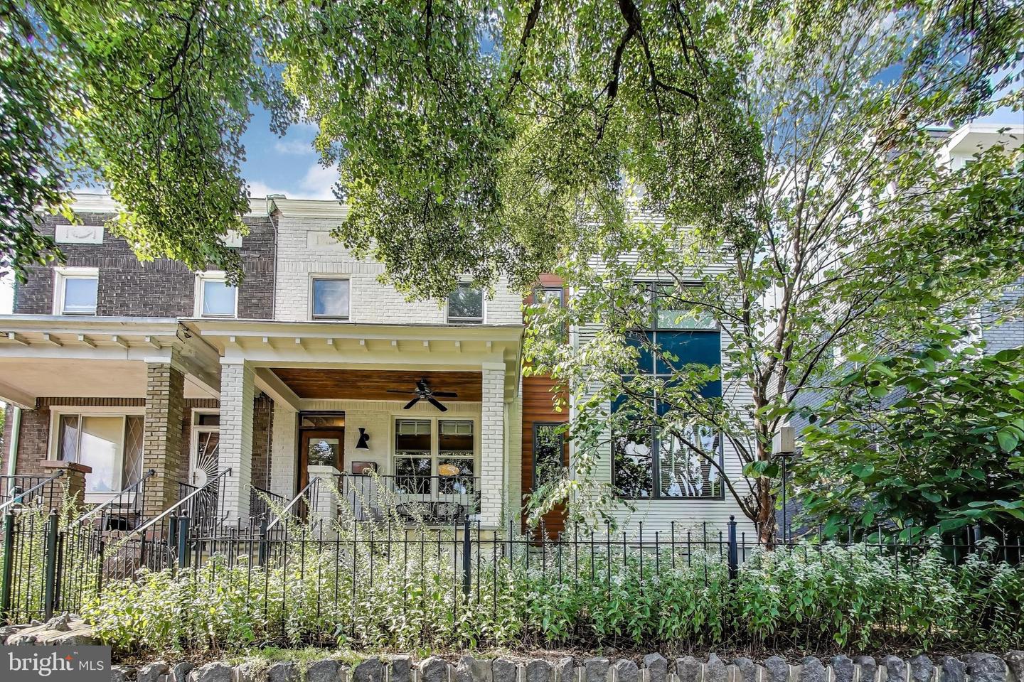 1819 D ST SE, WASHINGTON, District Of Columbia 20003, 4 Bedrooms Bedrooms, ,3 BathroomsBathrooms,Residential,For sale,1819 D ST SE,DCDC2210050 MLS # DCDC2210050