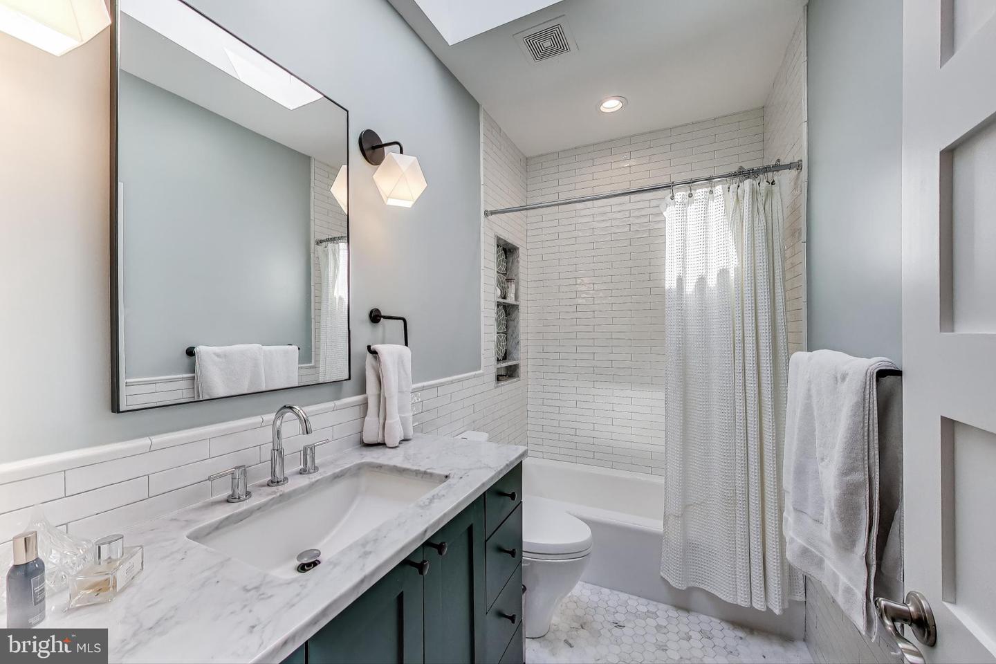 1819 D ST SE, WASHINGTON, District Of Columbia 20003, 4 Bedrooms Bedrooms, ,3 BathroomsBathrooms,Residential,For sale,1819 D ST SE,DCDC2210050 MLS # DCDC2210050
