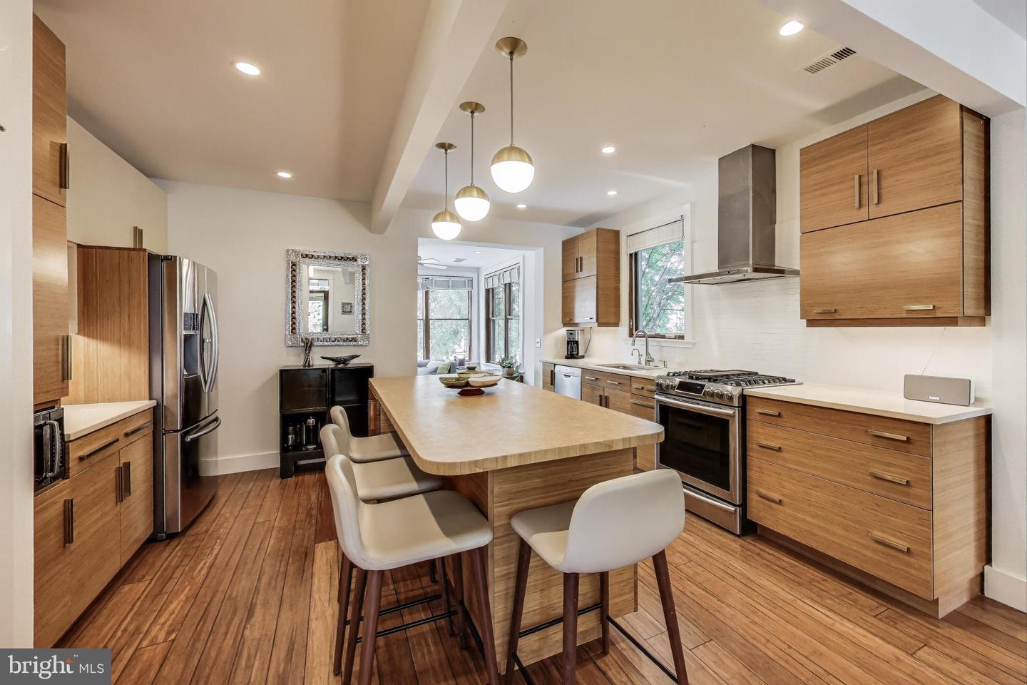 1819 D ST SE, WASHINGTON, District Of Columbia 20003, 4 Bedrooms Bedrooms, ,3 BathroomsBathrooms,Residential,For sale,1819 D ST SE,DCDC2210050 MLS # DCDC2210050