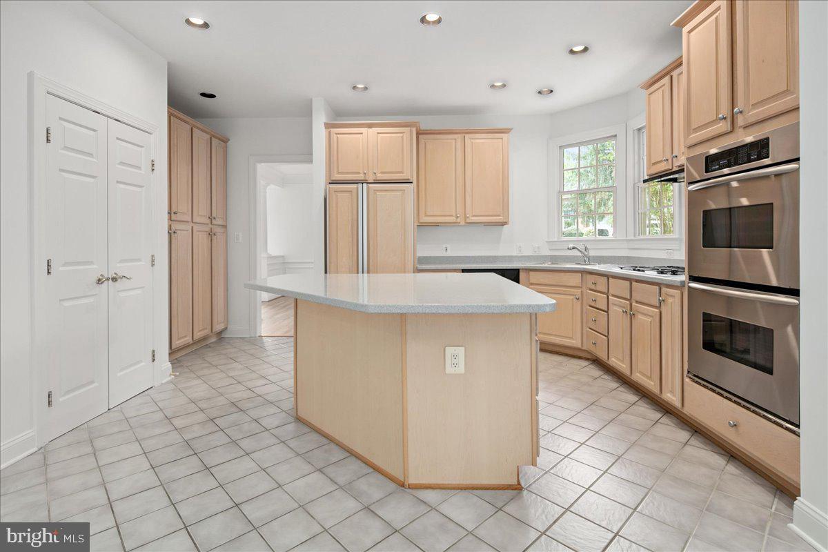 11408 GREEN MOOR LN, OAKTON, Virginia 22124, 5 Bedrooms Bedrooms, ,4 BathroomsBathrooms,Residential,For sale,11408 GREEN MOOR LN,VAFX2255166 MLS # VAFX2255166