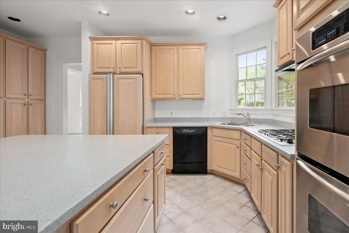 11408 GREEN MOOR LN, OAKTON, Virginia 22124, 5 Bedrooms Bedrooms, ,4 BathroomsBathrooms,Residential,For sale,11408 GREEN MOOR LN,VAFX2255166 MLS # VAFX2255166