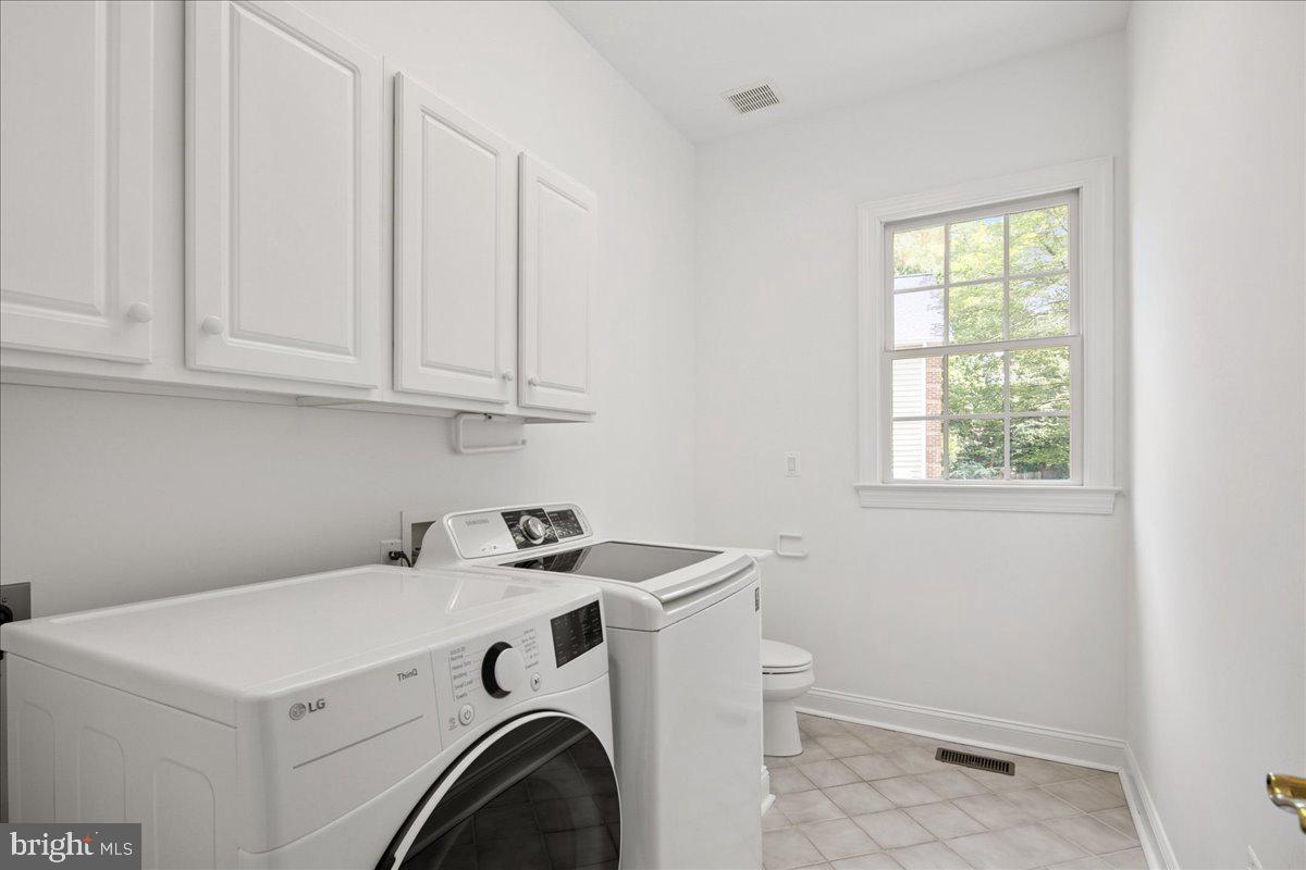 11408 GREEN MOOR LN, OAKTON, Virginia 22124, 5 Bedrooms Bedrooms, ,4 BathroomsBathrooms,Residential,For sale,11408 GREEN MOOR LN,VAFX2255166 MLS # VAFX2255166
