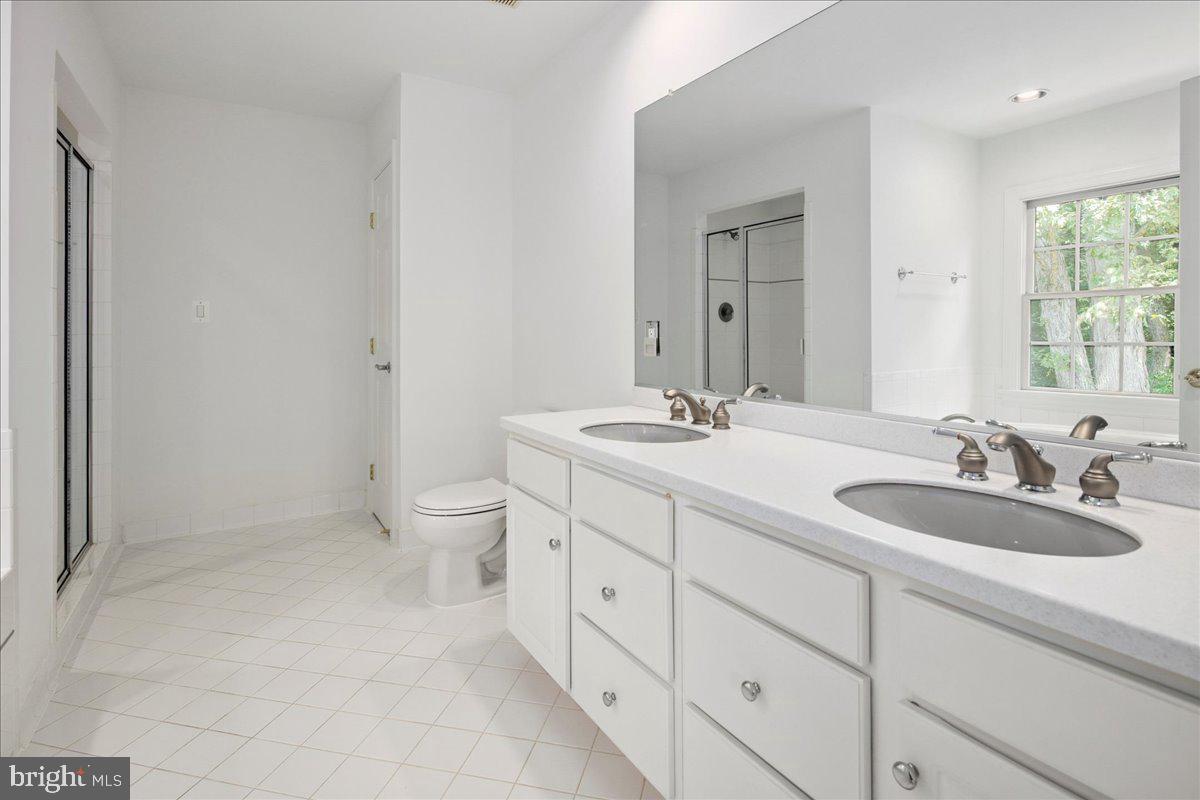 11408 GREEN MOOR LN, OAKTON, Virginia 22124, 5 Bedrooms Bedrooms, ,4 BathroomsBathrooms,Residential,For sale,11408 GREEN MOOR LN,VAFX2255166 MLS # VAFX2255166