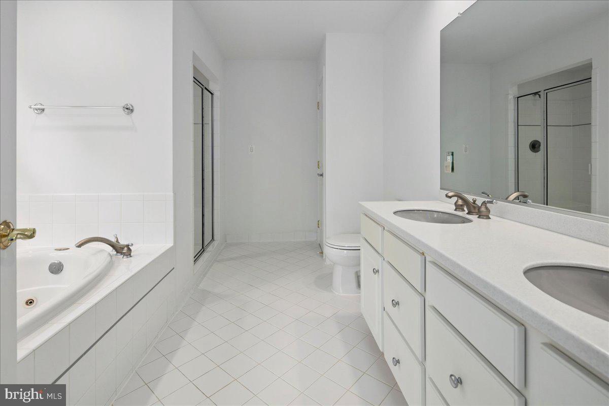 11408 GREEN MOOR LN, OAKTON, Virginia 22124, 5 Bedrooms Bedrooms, ,4 BathroomsBathrooms,Residential,For sale,11408 GREEN MOOR LN,VAFX2255166 MLS # VAFX2255166