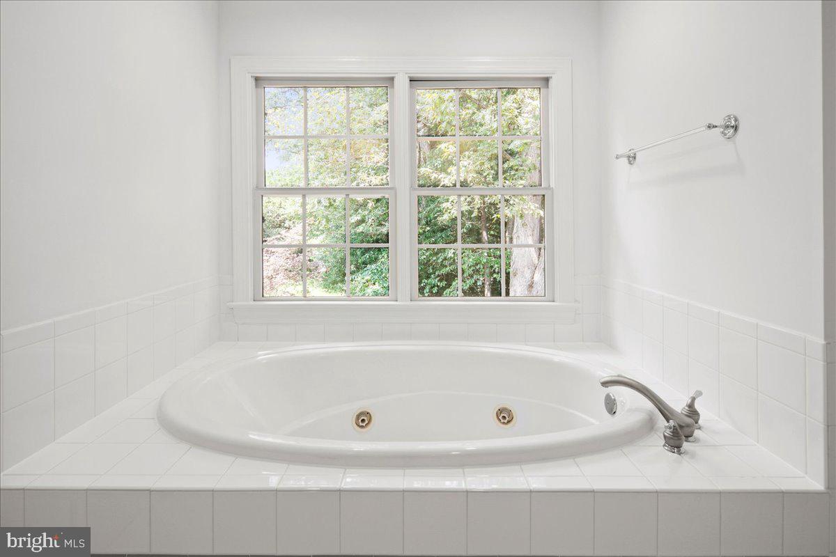 11408 GREEN MOOR LN, OAKTON, Virginia 22124, 5 Bedrooms Bedrooms, ,4 BathroomsBathrooms,Residential,For sale,11408 GREEN MOOR LN,VAFX2255166 MLS # VAFX2255166