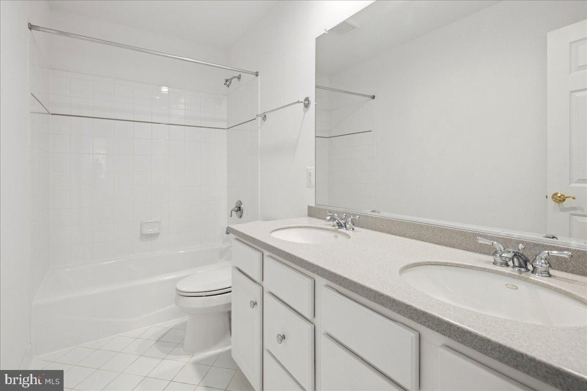 11408 GREEN MOOR LN, OAKTON, Virginia 22124, 5 Bedrooms Bedrooms, ,4 BathroomsBathrooms,Residential,For sale,11408 GREEN MOOR LN,VAFX2255166 MLS # VAFX2255166