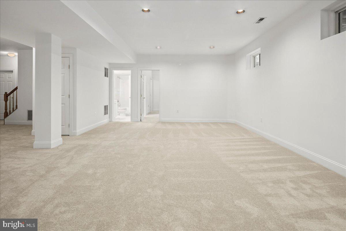 11408 GREEN MOOR LN, OAKTON, Virginia 22124, 5 Bedrooms Bedrooms, ,4 BathroomsBathrooms,Residential,For sale,11408 GREEN MOOR LN,VAFX2255166 MLS # VAFX2255166