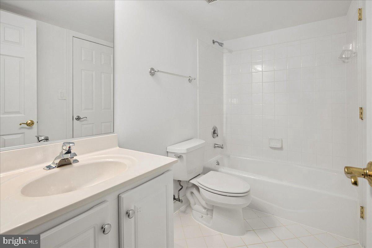 11408 GREEN MOOR LN, OAKTON, Virginia 22124, 5 Bedrooms Bedrooms, ,4 BathroomsBathrooms,Residential,For sale,11408 GREEN MOOR LN,VAFX2255166 MLS # VAFX2255166