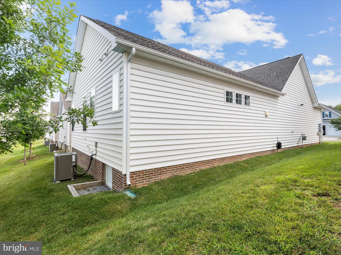 109 BLEEDING HEART DR, WHITE POST, Virginia 22663, 3 Bedrooms Bedrooms, ,2 BathroomsBathrooms,Residential,For sale,109 BLEEDING HEART DR,VAFV2035418 MLS # VAFV2035418