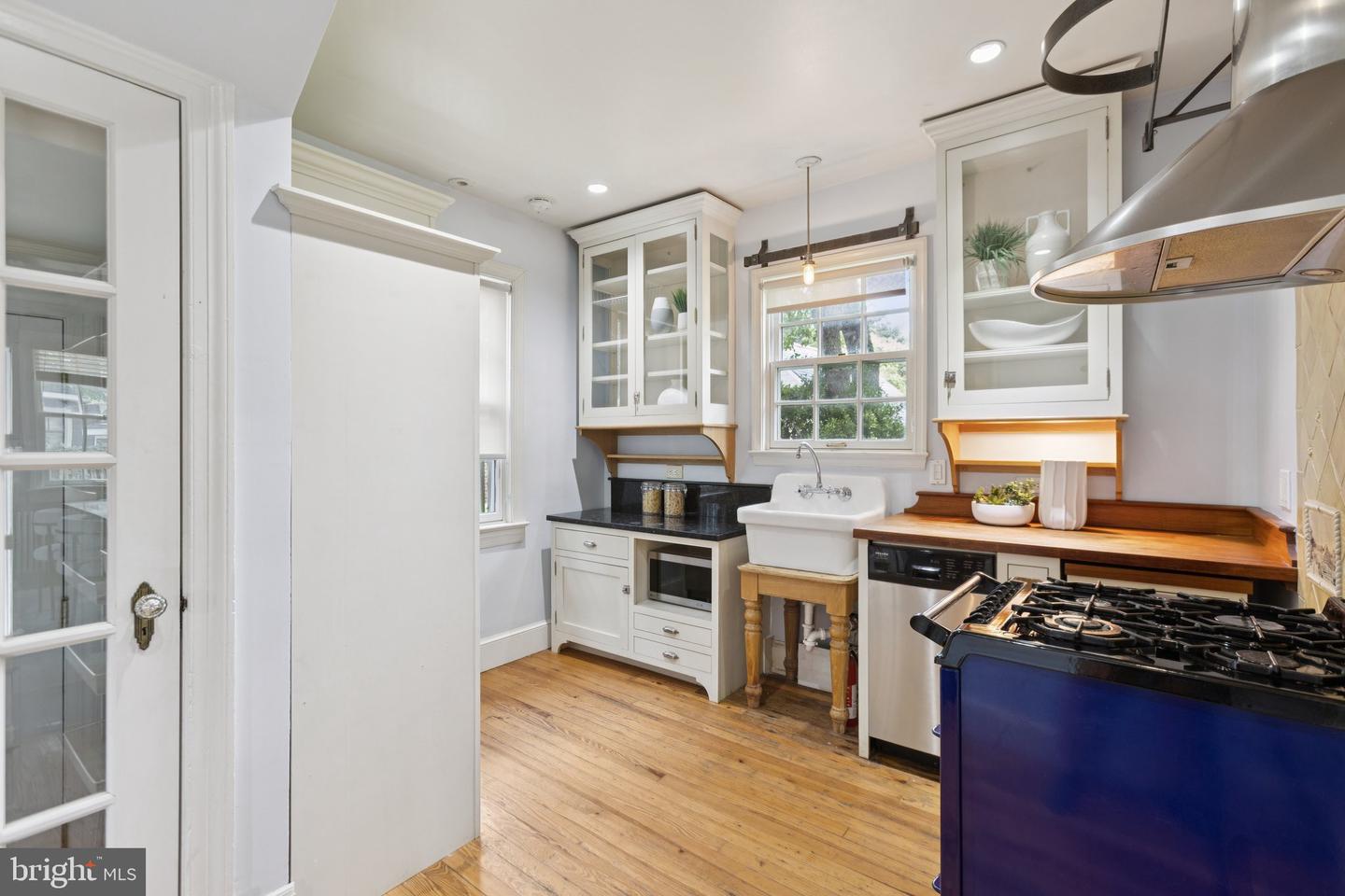 3511 3RD ST N, ARLINGTON, Virginia 22201, 3 Bedrooms Bedrooms, ,1 BathroomBathrooms,Residential,For sale,3511 3RD ST N,VAAR2060640 MLS # VAAR2060640