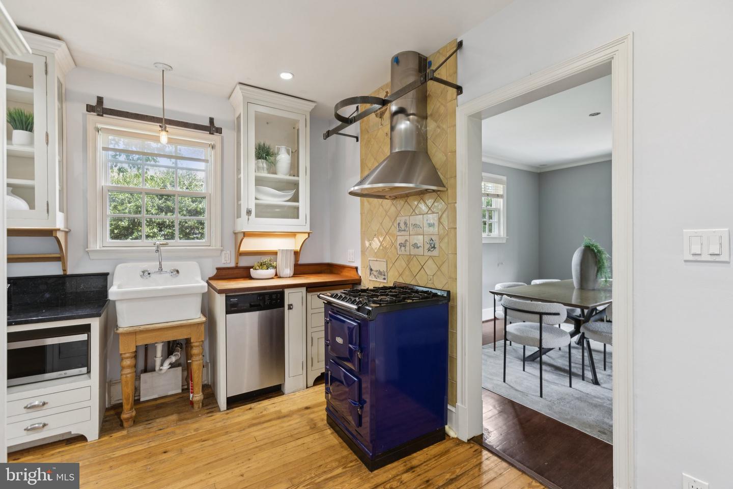 3511 3RD ST N, ARLINGTON, Virginia 22201, 3 Bedrooms Bedrooms, ,1 BathroomBathrooms,Residential,For sale,3511 3RD ST N,VAAR2060640 MLS # VAAR2060640