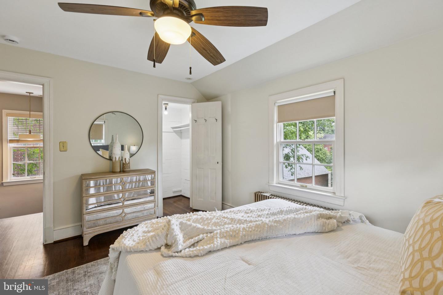 3511 3RD ST N, ARLINGTON, Virginia 22201, 3 Bedrooms Bedrooms, ,1 BathroomBathrooms,Residential,For sale,3511 3RD ST N,VAAR2060640 MLS # VAAR2060640
