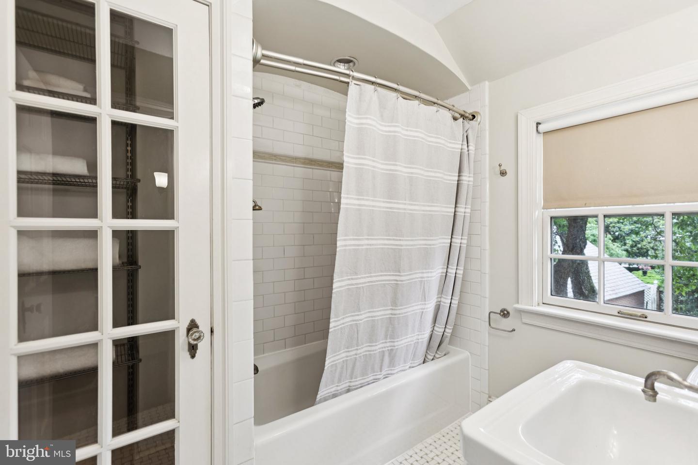 3511 3RD ST N, ARLINGTON, Virginia 22201, 3 Bedrooms Bedrooms, ,1 BathroomBathrooms,Residential,For sale,3511 3RD ST N,VAAR2060640 MLS # VAAR2060640