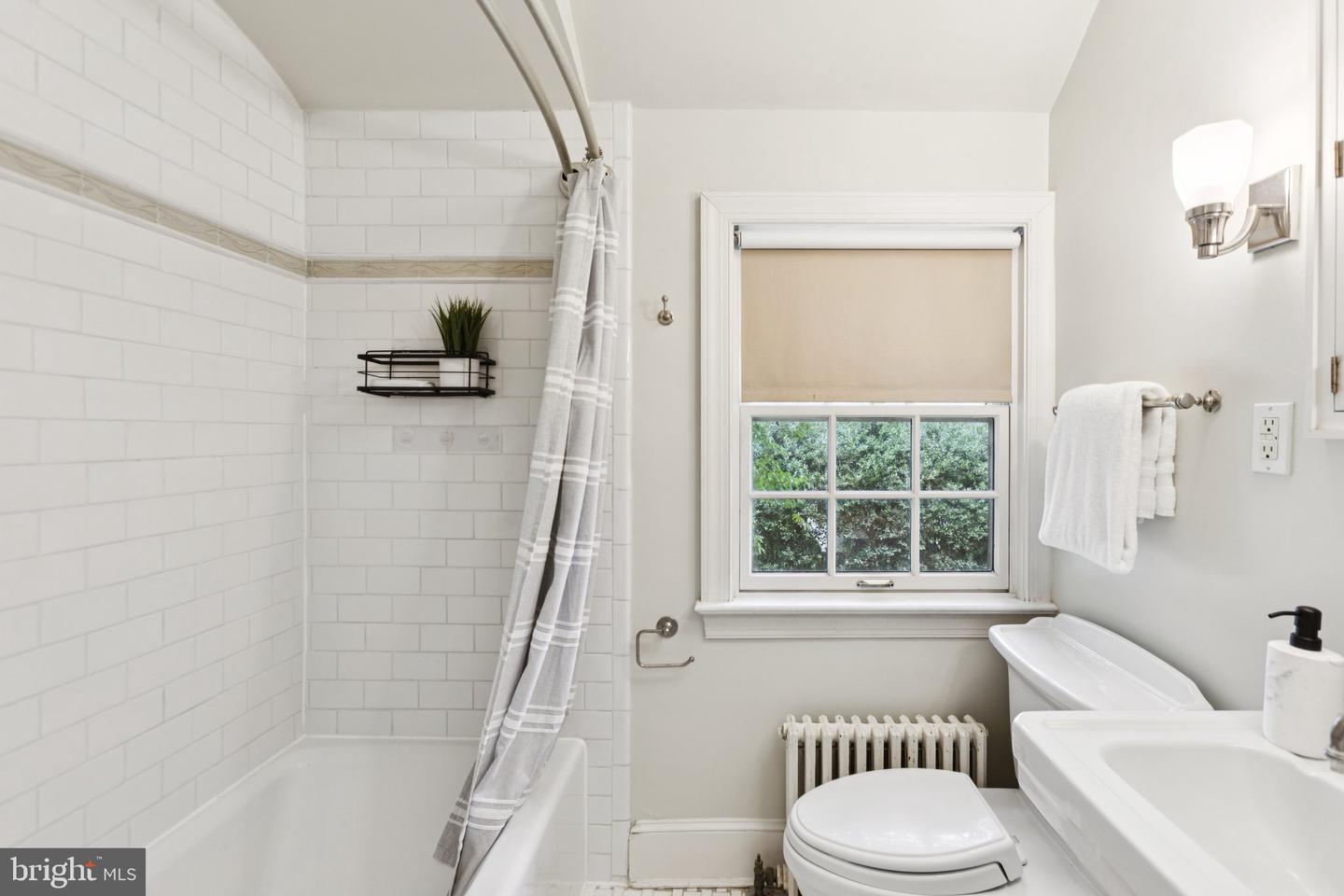 3511 3RD ST N, ARLINGTON, Virginia 22201, 3 Bedrooms Bedrooms, ,1 BathroomBathrooms,Residential,For sale,3511 3RD ST N,VAAR2060640 MLS # VAAR2060640