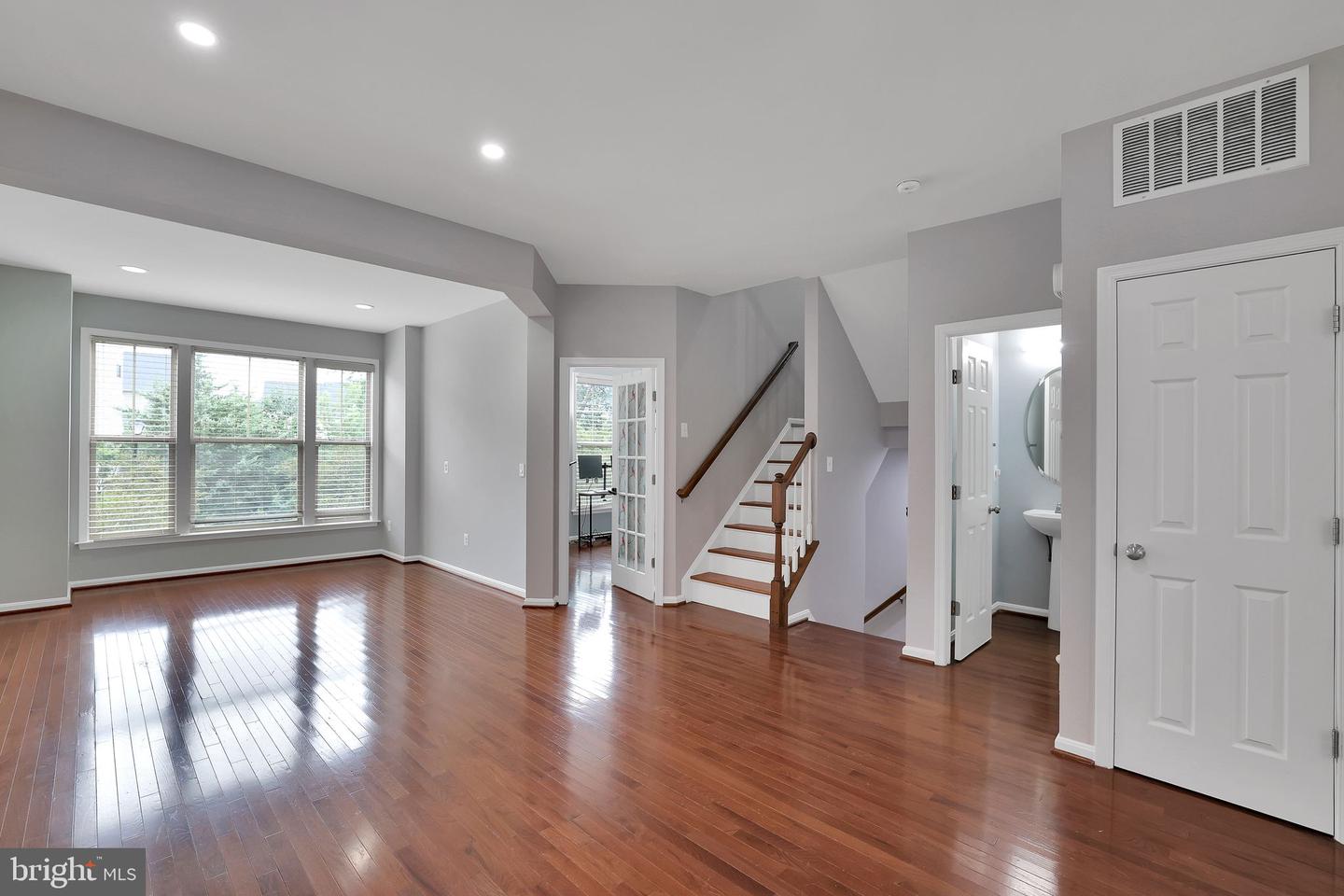42712 OGILVIE SQ, ASHBURN, Virginia 20148, 4 Bedrooms Bedrooms, ,3 BathroomsBathrooms,Residential,For sale,42712 OGILVIE SQ,VALO2102054 MLS # VALO2102054