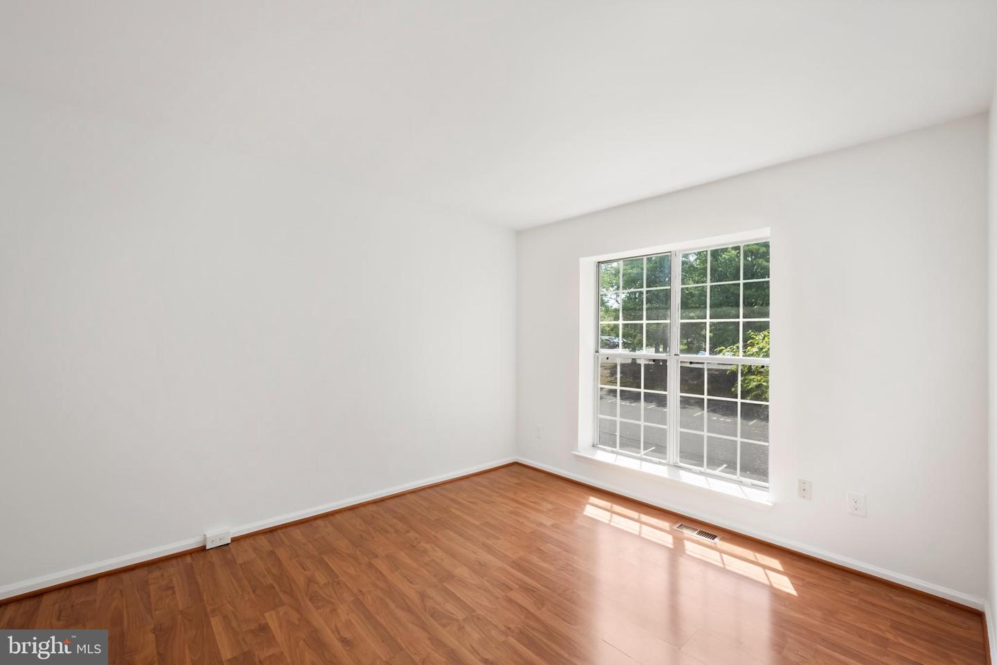 258 COVENTRY SQ, STERLING, Virginia 20164, 2 Bedrooms Bedrooms, ,1 BathroomBathrooms,Residential,For sale,258 COVENTRY SQ,VALO2102058 MLS # VALO2102058