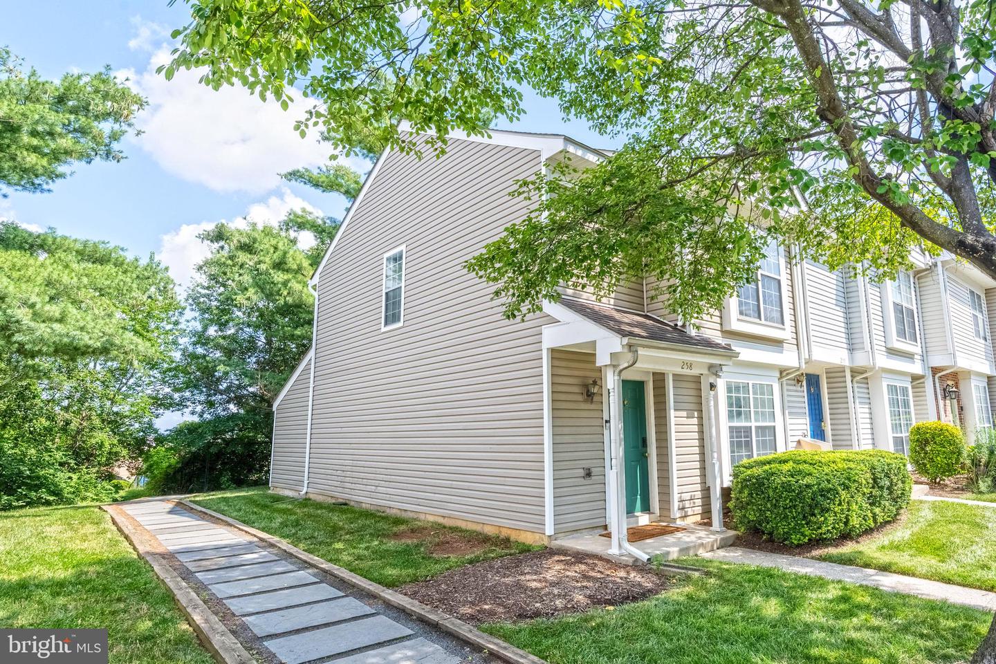 258 COVENTRY SQ, STERLING, Virginia 20164, 2 Bedrooms Bedrooms, ,1 BathroomBathrooms,Residential,For sale,258 COVENTRY SQ,VALO2102058 MLS # VALO2102058
