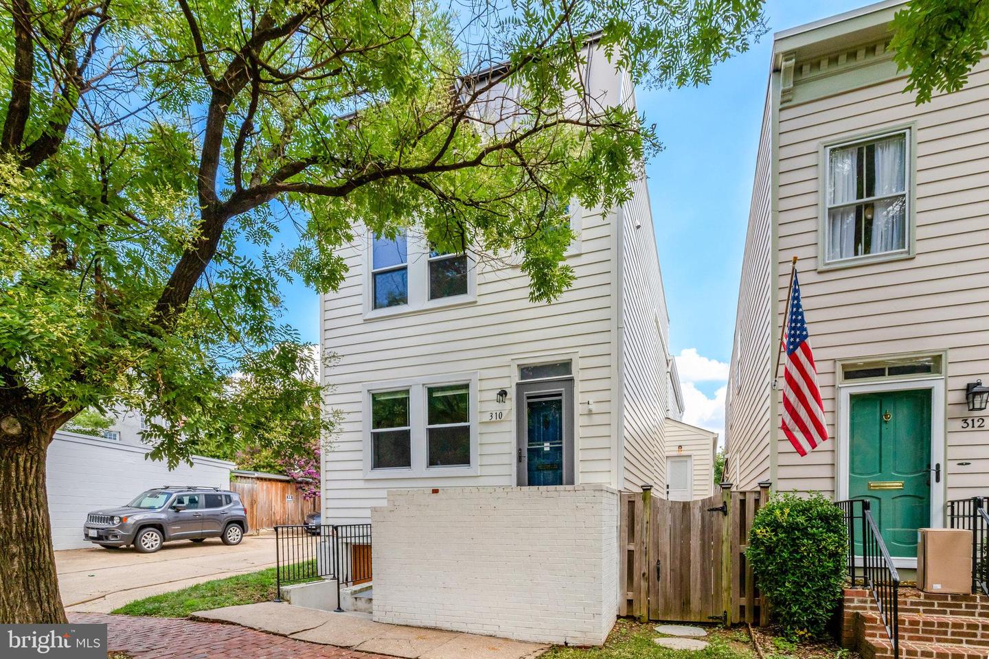310 S ALFRED ST, ALEXANDRIA, Virginia 22314, 4 Bedrooms Bedrooms, ,3 BathroomsBathrooms,Residential,For sale,310 S ALFRED ST,VAAX2047462 MLS # VAAX2047462