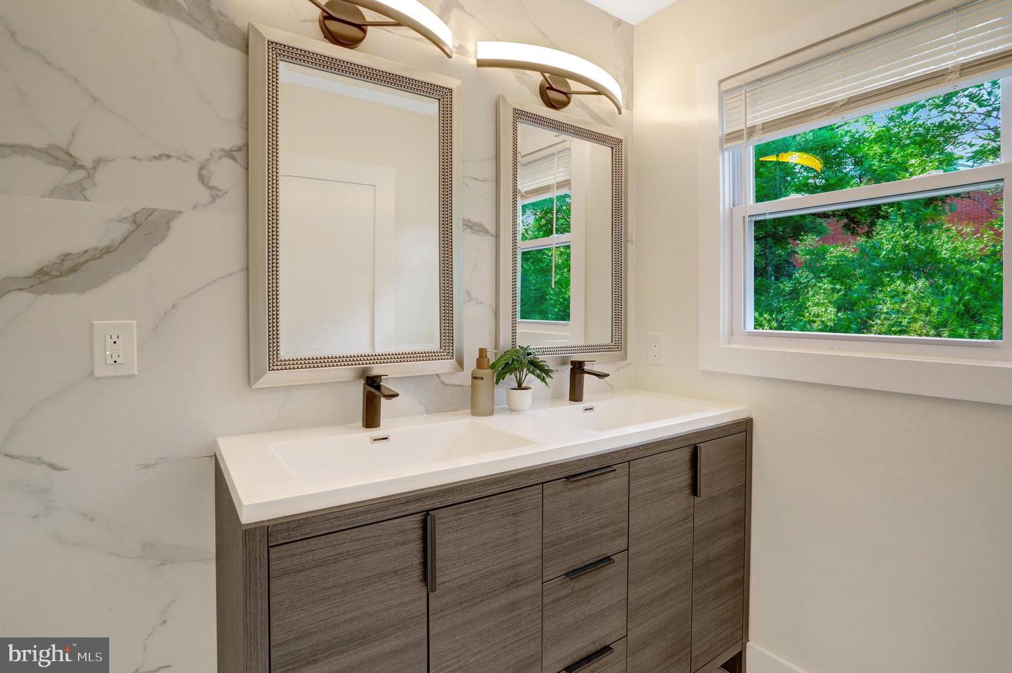 310 S ALFRED ST, ALEXANDRIA, Virginia 22314, 4 Bedrooms Bedrooms, ,3 BathroomsBathrooms,Residential,For sale,310 S ALFRED ST,VAAX2047462 MLS # VAAX2047462