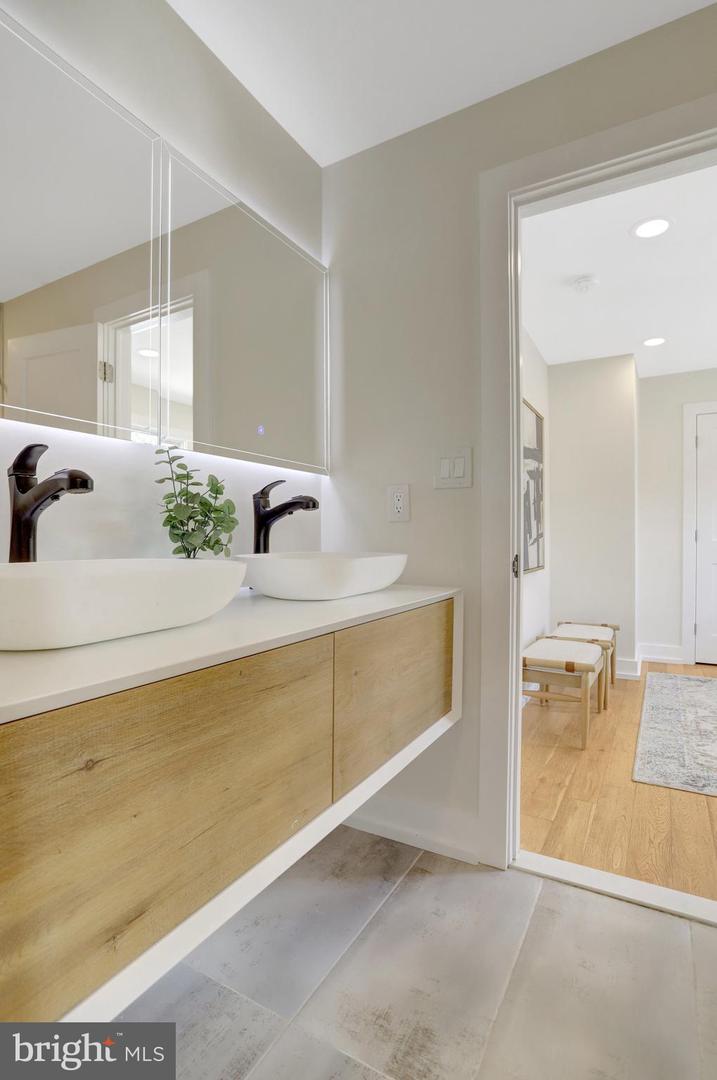 310 S ALFRED ST, ALEXANDRIA, Virginia 22314, 4 Bedrooms Bedrooms, ,3 BathroomsBathrooms,Residential,For sale,310 S ALFRED ST,VAAX2047462 MLS # VAAX2047462