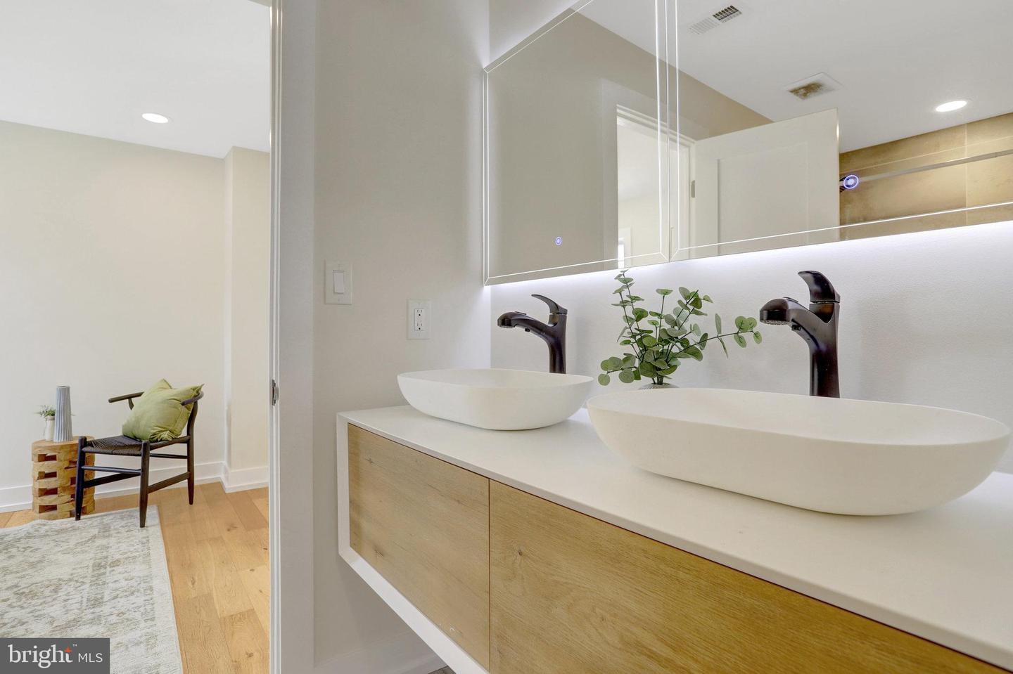 310 S ALFRED ST, ALEXANDRIA, Virginia 22314, 4 Bedrooms Bedrooms, ,3 BathroomsBathrooms,Residential,For sale,310 S ALFRED ST,VAAX2047462 MLS # VAAX2047462