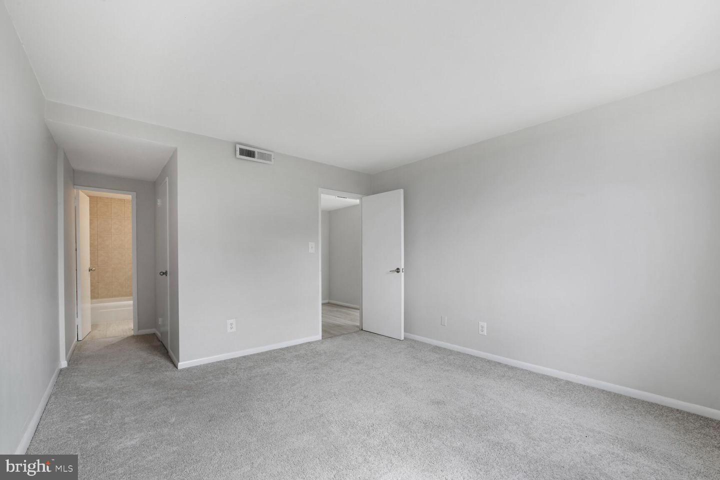 4600 DUKE ST #719, ALEXANDRIA, Virginia 22304, 3 Bedrooms Bedrooms, ,2 BathroomsBathrooms,Residential,For sale,4600 DUKE ST #719,VAAX2047466 MLS # VAAX2047466
