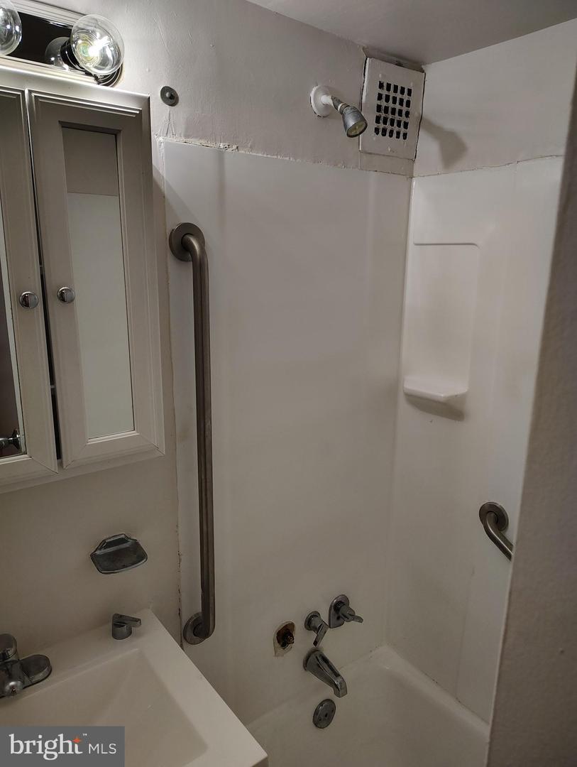 1260 NW 21ST ST NW #210, WASHINGTON, District Of Columbia 20036, 3 Rooms Rooms,1 BathroomBathrooms,Residential,For sale,1260 NW 21ST ST NW #210,DCDC2210344 MLS # DCDC2210344