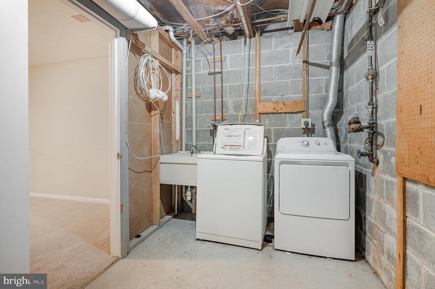 5516 WINFORD CT, FAIRFAX, Virginia 22032, 3 Bedrooms Bedrooms, ,2 BathroomsBathrooms,Residential,For sale,5516 WINFORD CT,VAFX2255506 MLS # VAFX2255506