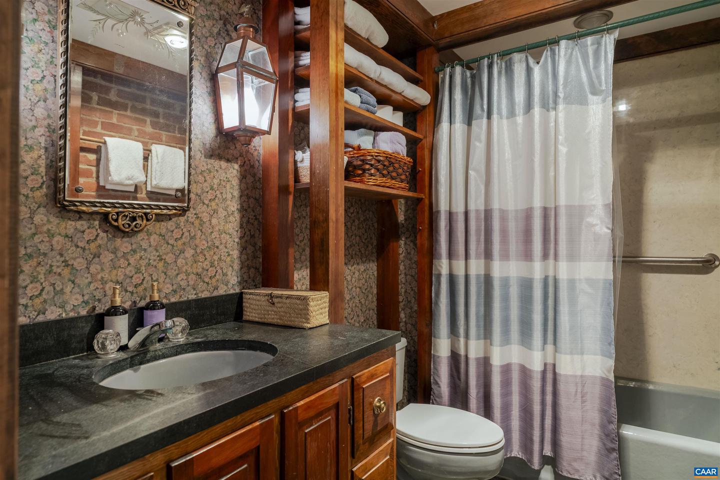 610 NEW HOPE RD, STAUNTON, Virginia 24401, 6 Bedrooms Bedrooms, ,4 BathroomsBathrooms,Residential,For sale,610 NEW HOPE RD,666789 MLS # 666789