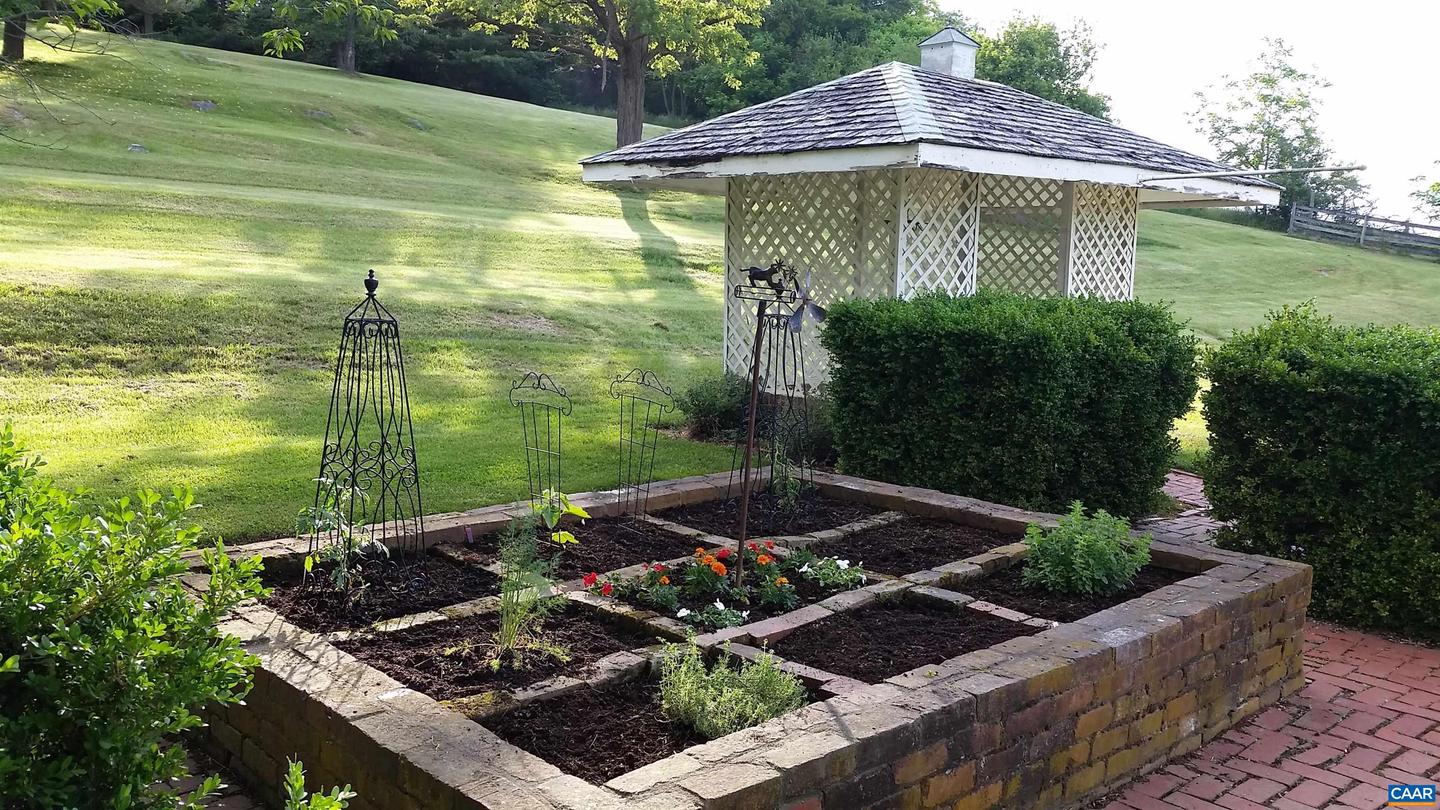 610 NEW HOPE RD, STAUNTON, Virginia 24401, 6 Bedrooms Bedrooms, ,4 BathroomsBathrooms,Residential,For sale,610 NEW HOPE RD,666789 MLS # 666789