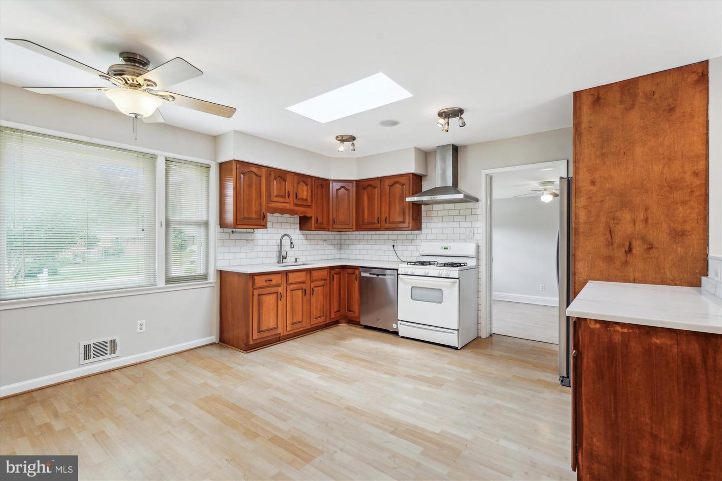 5309 JUXON PL, SPRINGFIELD, Virginia 22151, 3 Bedrooms Bedrooms, ,2 BathroomsBathrooms,Residential,For sale,5309 JUXON PL,VAFX2255796 MLS # VAFX2255796