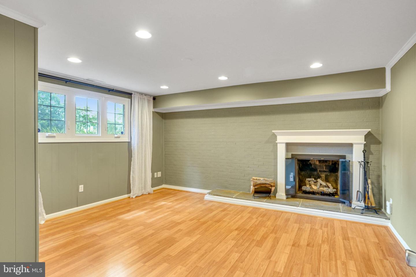 2416 FALLS PLACE CT, FALLS CHURCH, Virginia 22043, 3 Bedrooms Bedrooms, ,2 BathroomsBathrooms,Residential,For sale,2416 FALLS PLACE CT,VAFX2255510 MLS # VAFX2255510
