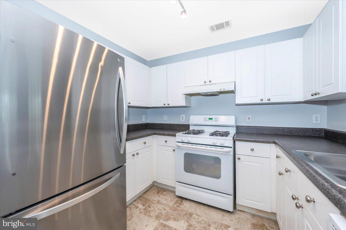 3851 ARISTOTLE CT #1-418, FAIRFAX, Virginia 22030, 1 Bedroom Bedrooms, ,1 BathroomBathrooms,Residential,For sale,3851 ARISTOTLE CT #1-418,VAFX2255592 MLS # VAFX2255592