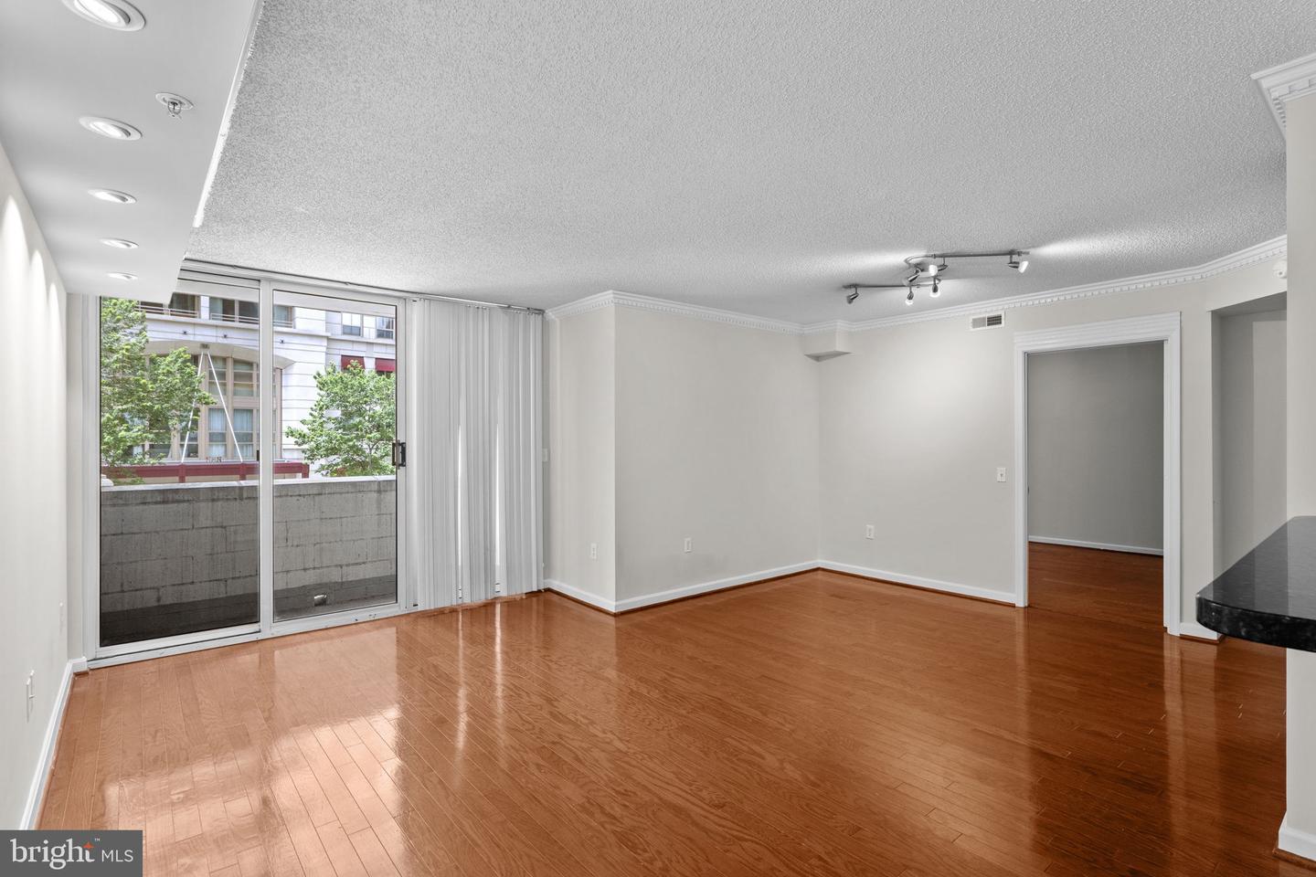880 N POLLARD ST N #224, ARLINGTON, Virginia 22203, 2 Bedrooms Bedrooms, ,2 BathroomsBathrooms,Residential,For sale,880 N POLLARD ST N #224,VAAR2060822 MLS # VAAR2060822