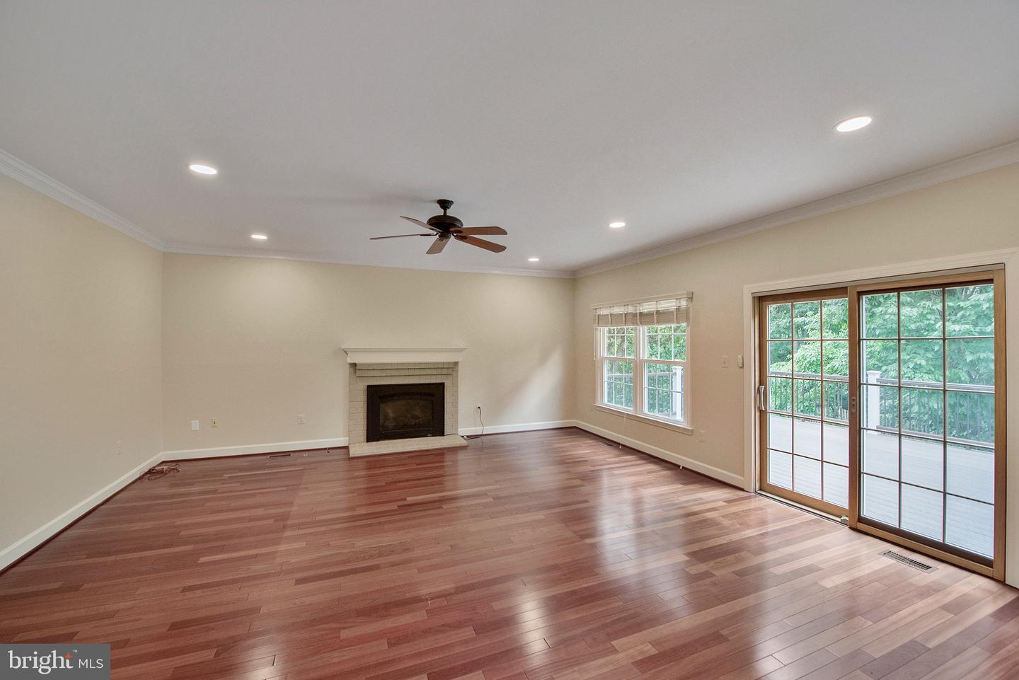 13907 VALLEY COUNTRY DR, CHANTILLY, Virginia 20151, 4 Bedrooms Bedrooms, ,3 BathroomsBathrooms,Residential,For sale,13907 VALLEY COUNTRY DR,VAFX2255600 MLS # VAFX2255600