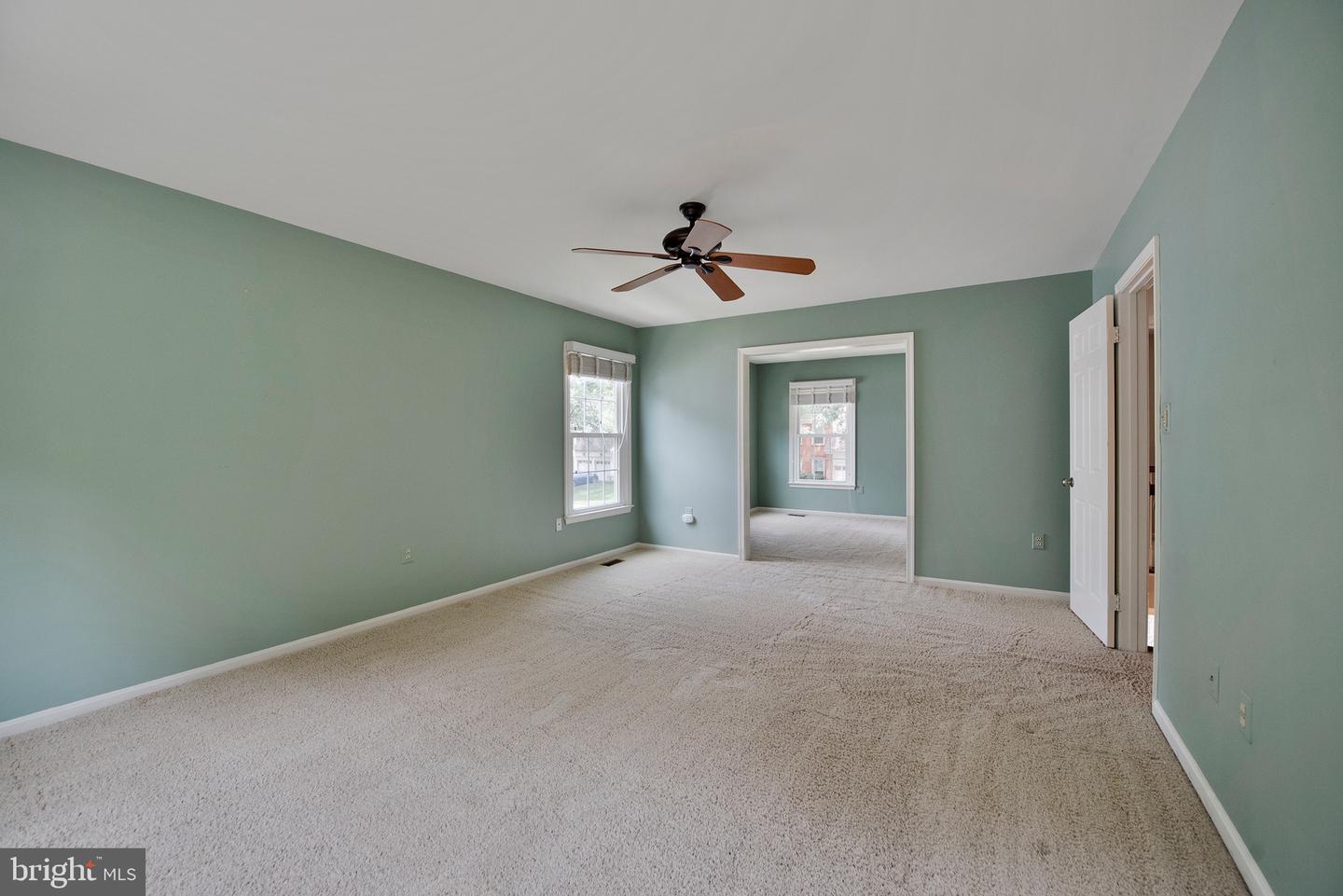 13907 VALLEY COUNTRY DR, CHANTILLY, Virginia 20151, 4 Bedrooms Bedrooms, ,3 BathroomsBathrooms,Residential,For sale,13907 VALLEY COUNTRY DR,VAFX2255600 MLS # VAFX2255600