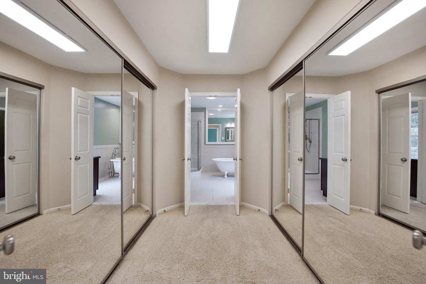 13907 VALLEY COUNTRY DR, CHANTILLY, Virginia 20151, 4 Bedrooms Bedrooms, ,3 BathroomsBathrooms,Residential,For sale,13907 VALLEY COUNTRY DR,VAFX2255600 MLS # VAFX2255600