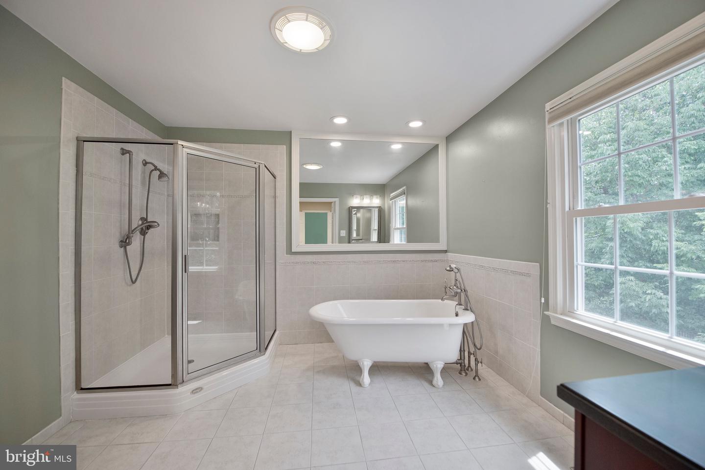13907 VALLEY COUNTRY DR, CHANTILLY, Virginia 20151, 4 Bedrooms Bedrooms, ,3 BathroomsBathrooms,Residential,For sale,13907 VALLEY COUNTRY DR,VAFX2255600 MLS # VAFX2255600
