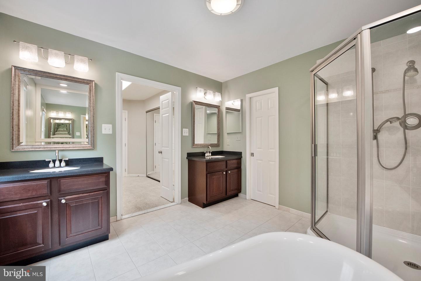 13907 VALLEY COUNTRY DR, CHANTILLY, Virginia 20151, 4 Bedrooms Bedrooms, ,3 BathroomsBathrooms,Residential,For sale,13907 VALLEY COUNTRY DR,VAFX2255600 MLS # VAFX2255600