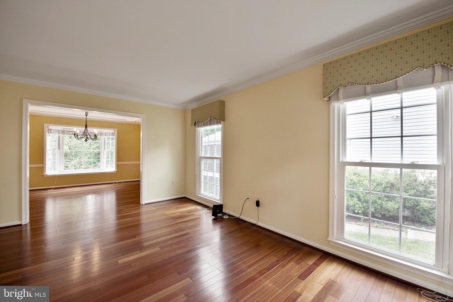 13907 VALLEY COUNTRY DR, CHANTILLY, Virginia 20151, 4 Bedrooms Bedrooms, ,3 BathroomsBathrooms,Residential,For sale,13907 VALLEY COUNTRY DR,VAFX2255600 MLS # VAFX2255600