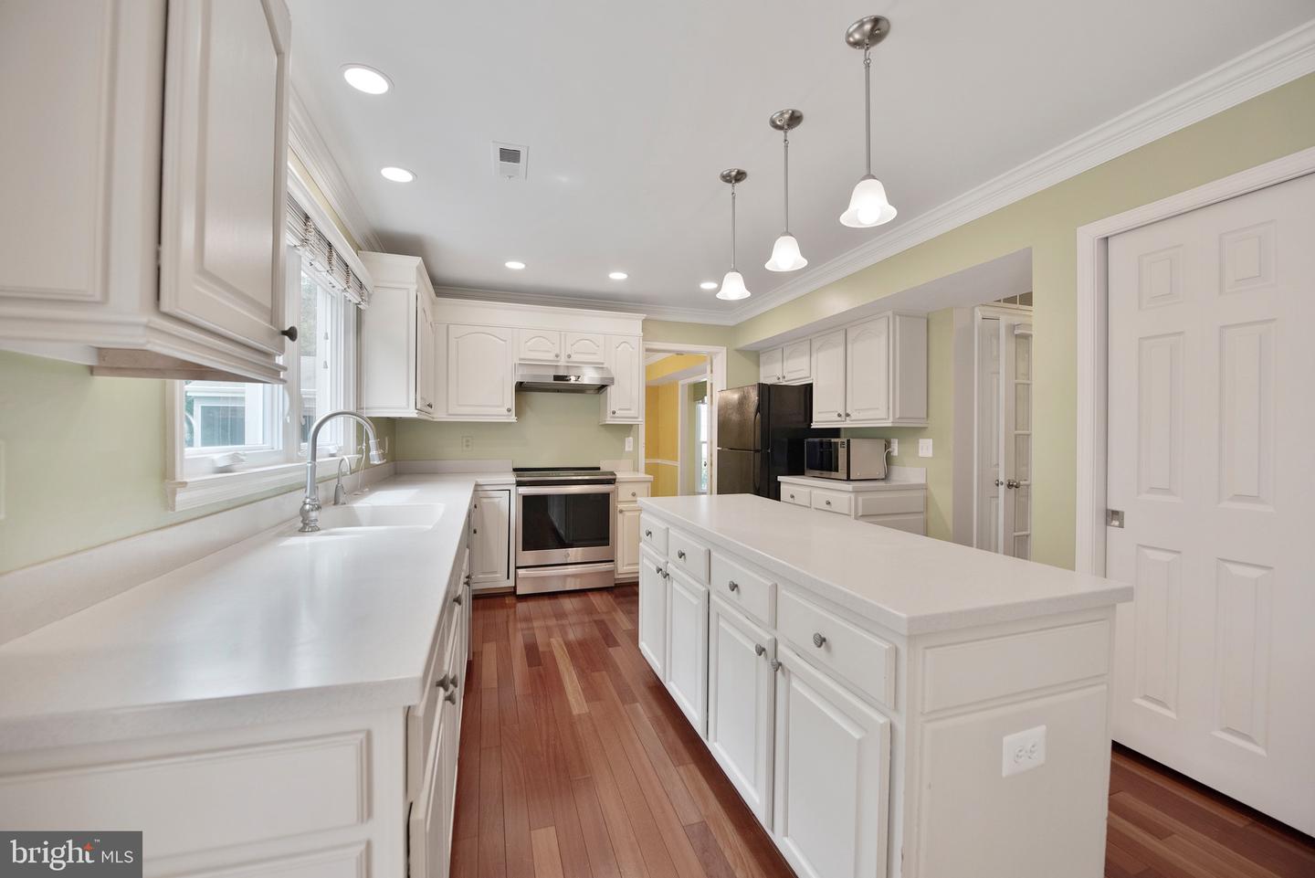 13907 VALLEY COUNTRY DR, CHANTILLY, Virginia 20151, 4 Bedrooms Bedrooms, ,3 BathroomsBathrooms,Residential,For sale,13907 VALLEY COUNTRY DR,VAFX2255600 MLS # VAFX2255600