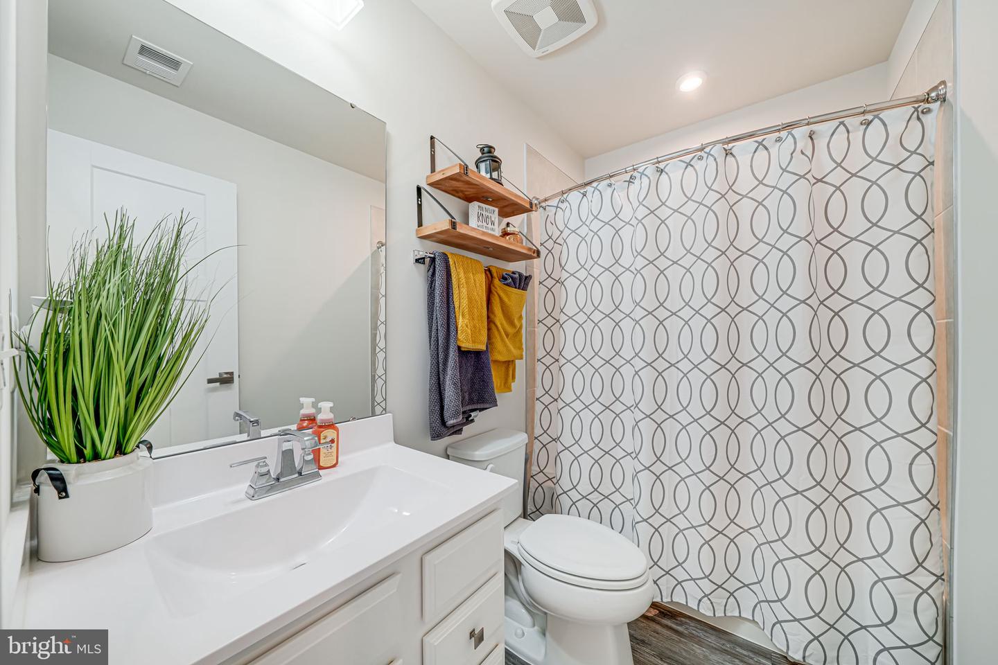 2646 VELOCITY RD, HERNDON, Virginia 20171, 3 Bedrooms Bedrooms, ,4 BathroomsBathrooms,Residential,For sale,2646 VELOCITY RD,VAFX2255632 MLS # VAFX2255632