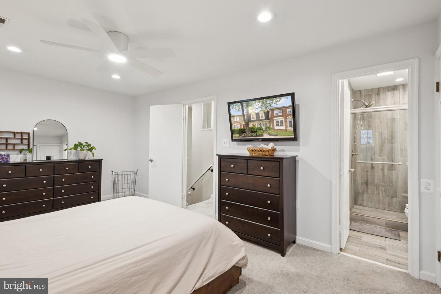 5524 LAKEWHITE CT, FAIRFAX, Virginia 22032, 3 Bedrooms Bedrooms, ,2 BathroomsBathrooms,Residential,For sale,5524 LAKEWHITE CT,VAFX2255638 MLS # VAFX2255638