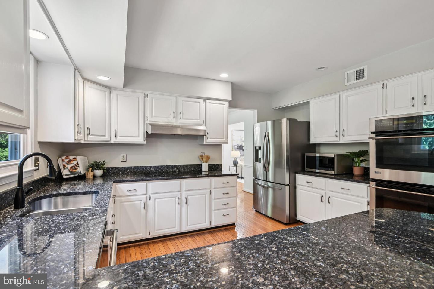 10182 HILLINGTON CT, VIENNA, Virginia 22182, 5 Bedrooms Bedrooms, ,3 BathroomsBathrooms,Residential,For sale,10182 HILLINGTON CT,VAFX2255714 MLS # VAFX2255714